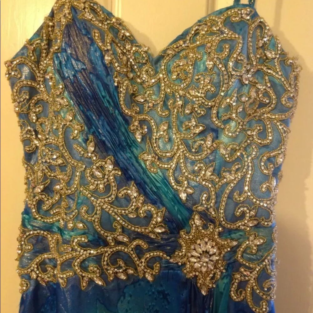 TERANI GOWN FORMAL BEAUTIFUL DETAILS WITH STONES